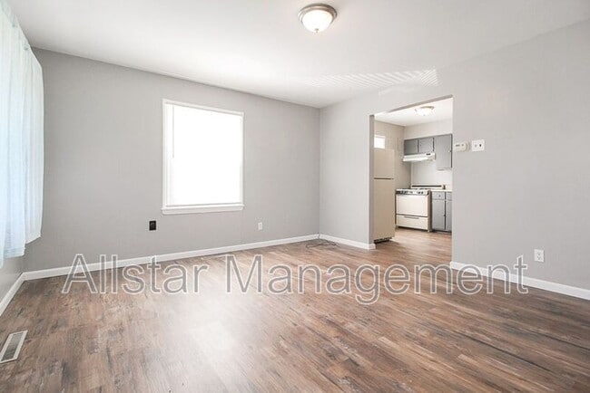 Photo - 15708 Puritas Ave