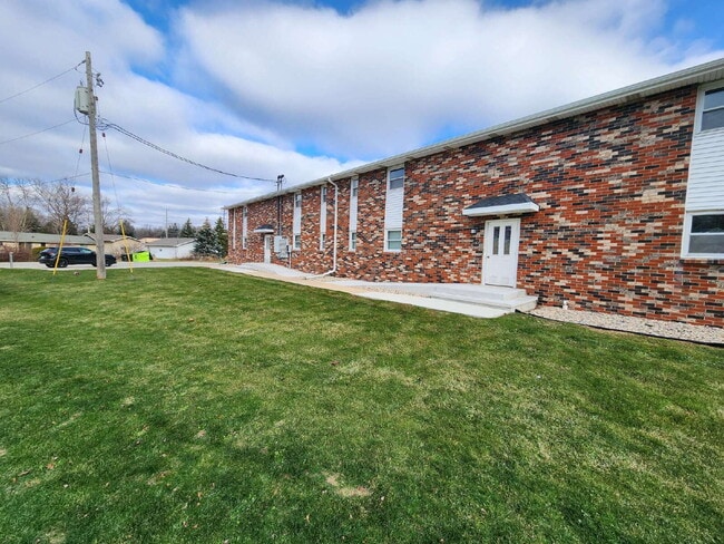 Building Photo - Updated 1 bedroom Upper - Kaukauna Unit 7 Rental