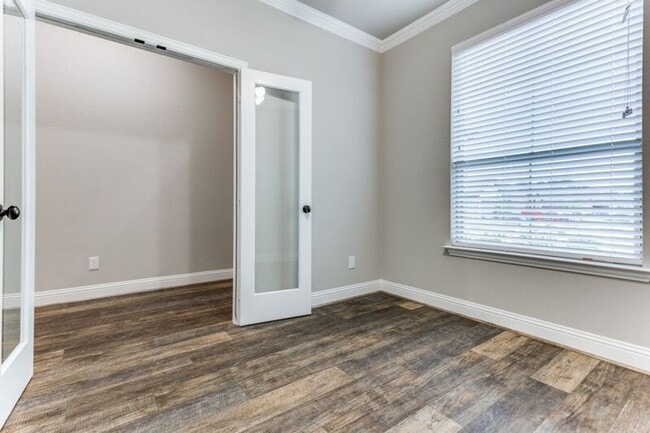 Photo - 506 Weston St