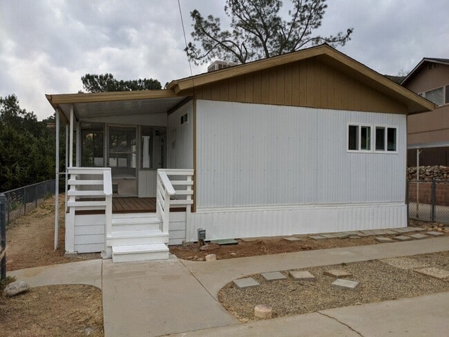 114 Salaine Dr