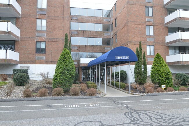 Building Photo - 1460 Elm St Unit 333