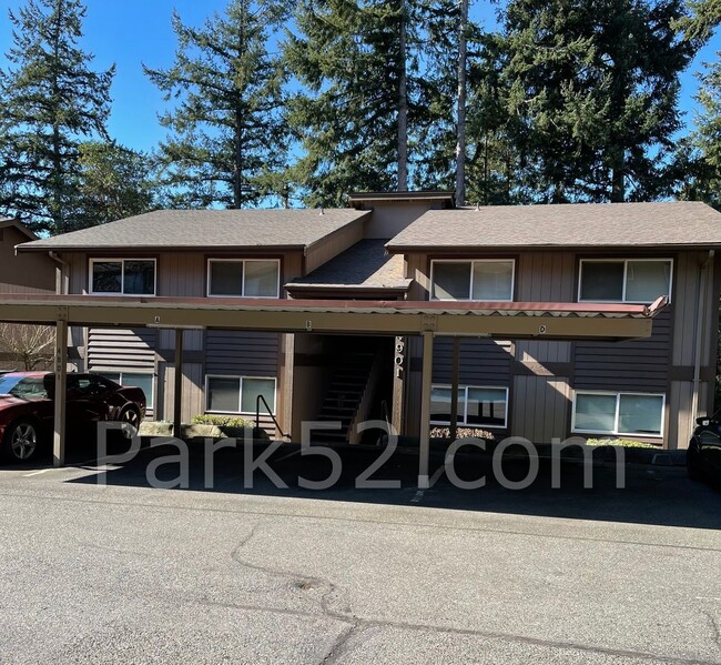 Building Photo - Lower Level - 2 Bed 1 Bath Apartment in Orchard Park Estates Unit #B