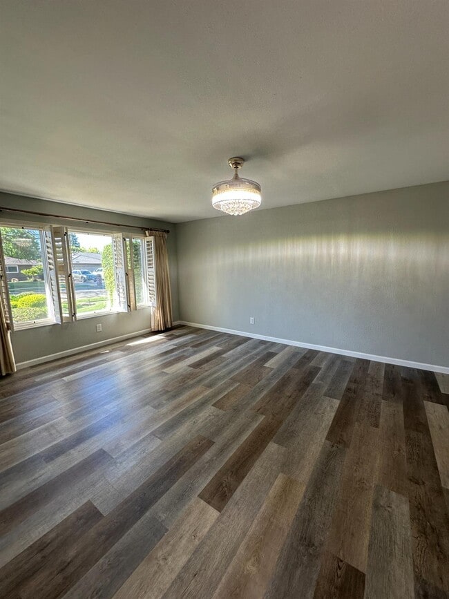 Photo - 1310 W Magill Ave