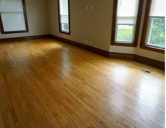 Photo - Affordable 5-Bedroom House Near U of M Campus