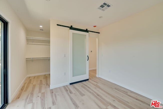Photo - 843 Westbourne Dr Unidad B