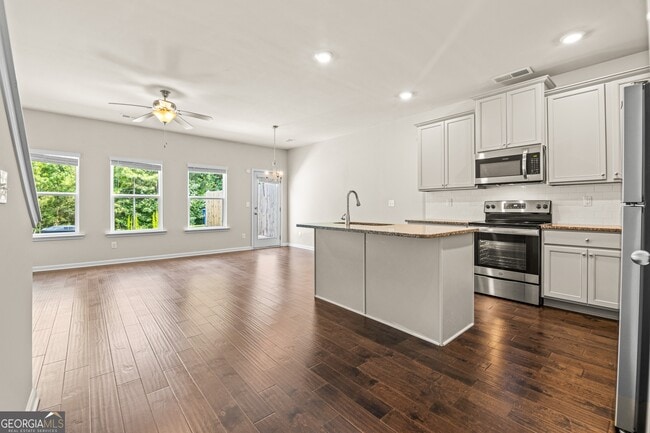 Photo - 3400 Highbury Way