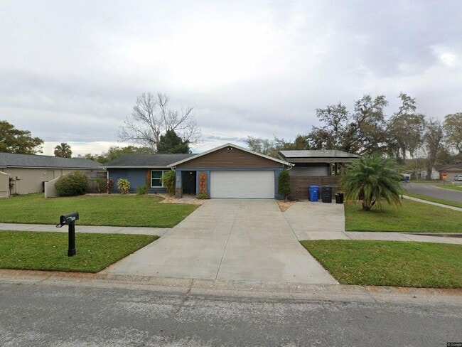 Building Photo - ~~~ Stunning 3-Bedroom, 2-Bath Home with 2-car garage and Private Pool. ~~~