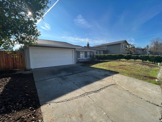 Building Photo - 4 Bed / 2 Bath | Rosemont Single Family Home Available