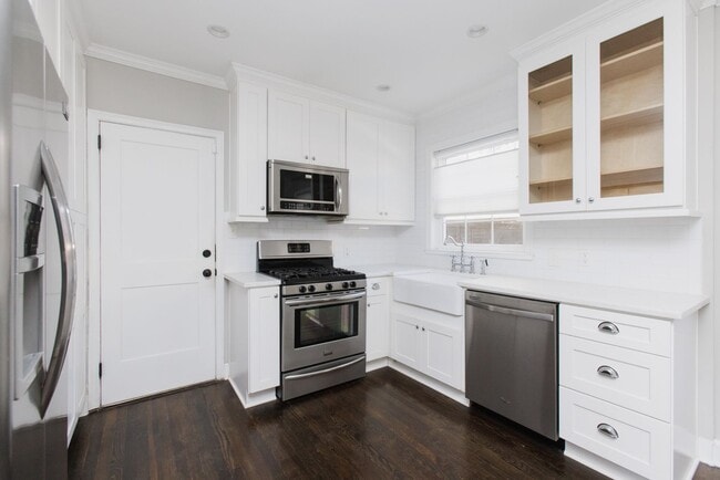 Building Photo - Chic Buckhead Condo with Courtyard Views &...