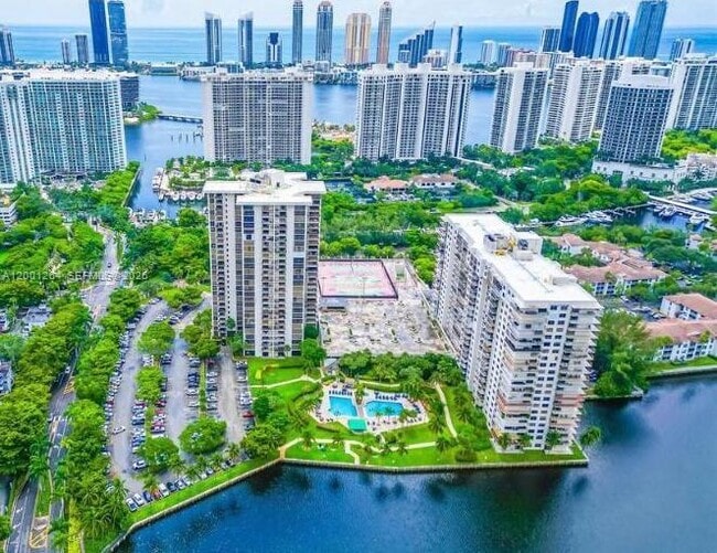 Building Photo - 18151 NE 31st Ct Unit 205