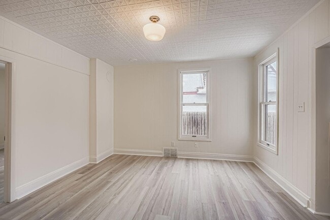 Photo - 84 Isabel St W