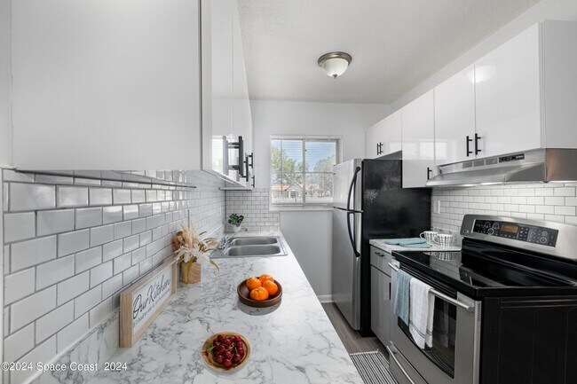 Photo - 115 Seminole Ave W Unidad 209