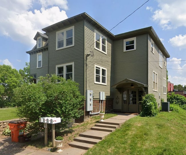 Building Photo - Charming 1-Bed Waterfront Oasis with Scenic Views in Eau Claire! Available NOW Unit 4