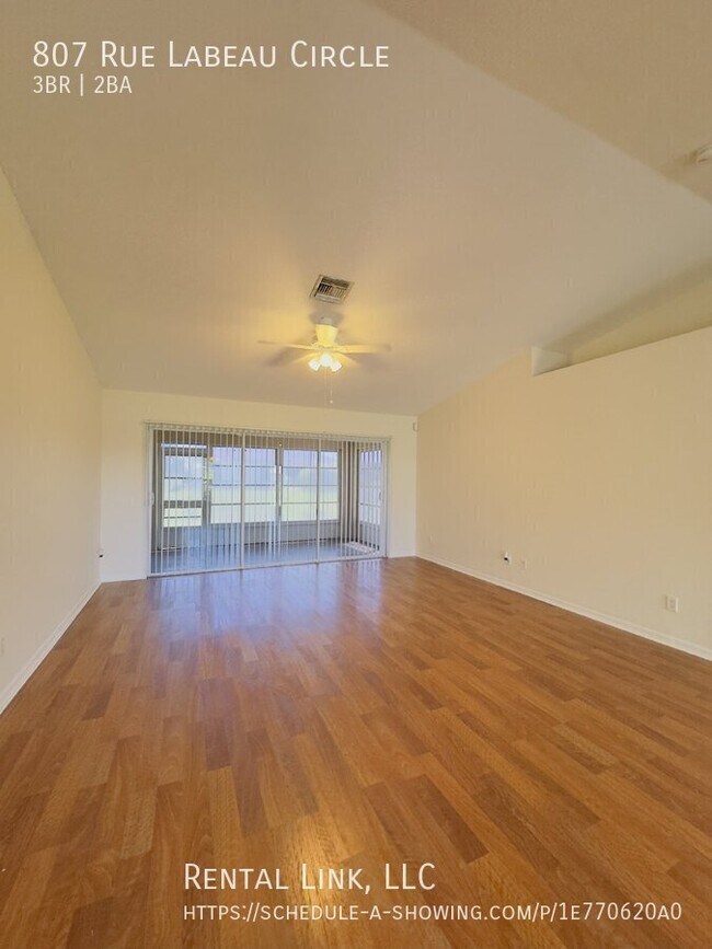 Photo - 807 Rue Labeau Cir