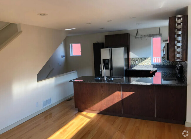 Building Photo - 4114 Walnut St Rental