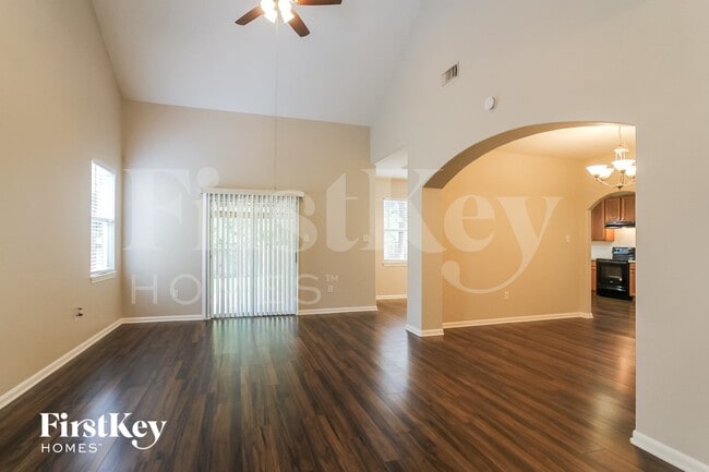 Photo - 1013 Arbor Way