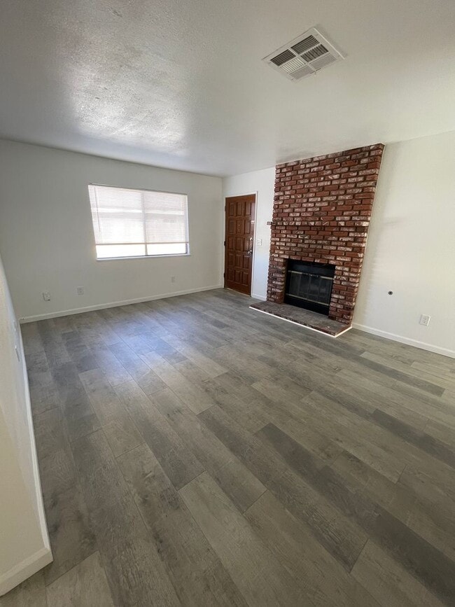 1617 N Erwin St Unit B
