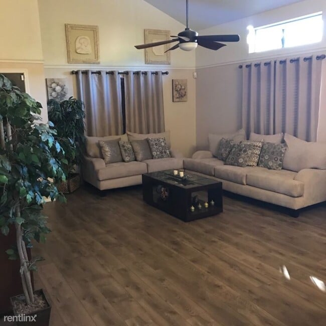 4 br, 2.5 bath House - 4721 W Sleepydale Ct
