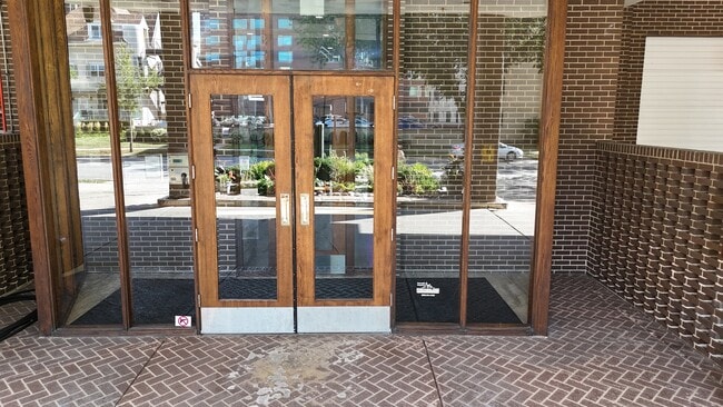 Photo - 6325 N Sheridan Rd