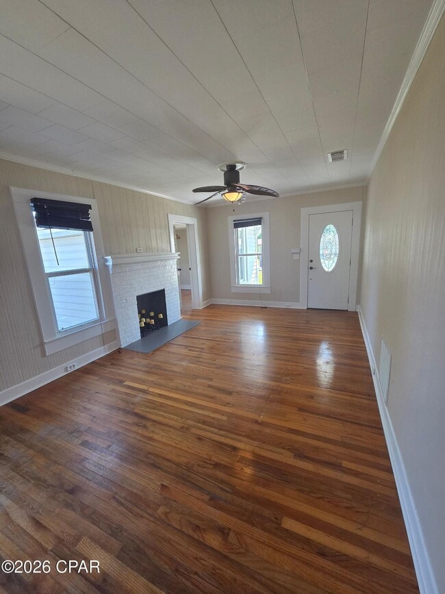 Photo - 1525 Oak Ave