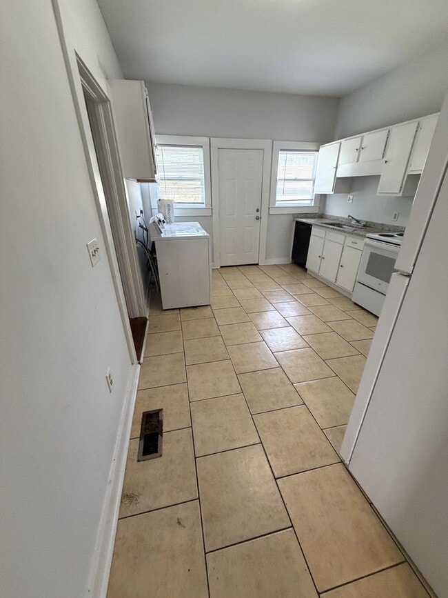 Photo - 1023 Queen City Ave