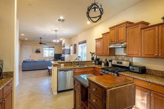 4980 Surrey Ct