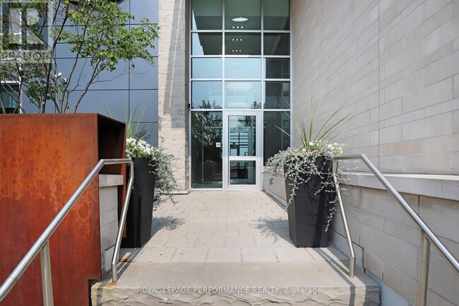 Photo - 1035 Bank St Unit 907
