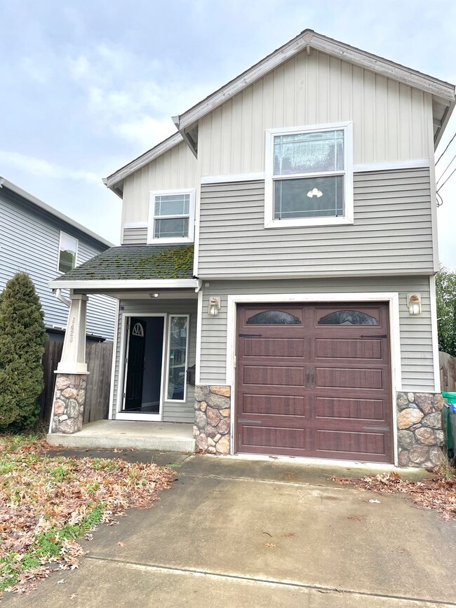 Lents Neighborhood, 4 bedroom, 2 1/2 baths... - Lents Neighborhood, 4 bedroom, 2 1/2 baths... House