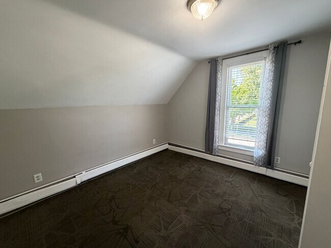 Photo - 401 1/2 Queen St Unit 401 1/2 Queen St