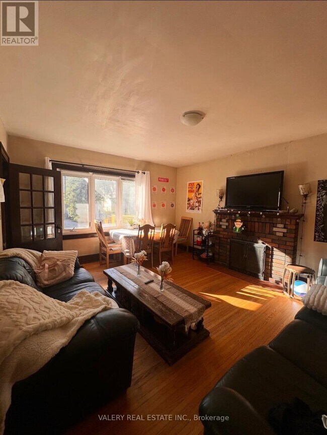 Photo - 317 Victoria St