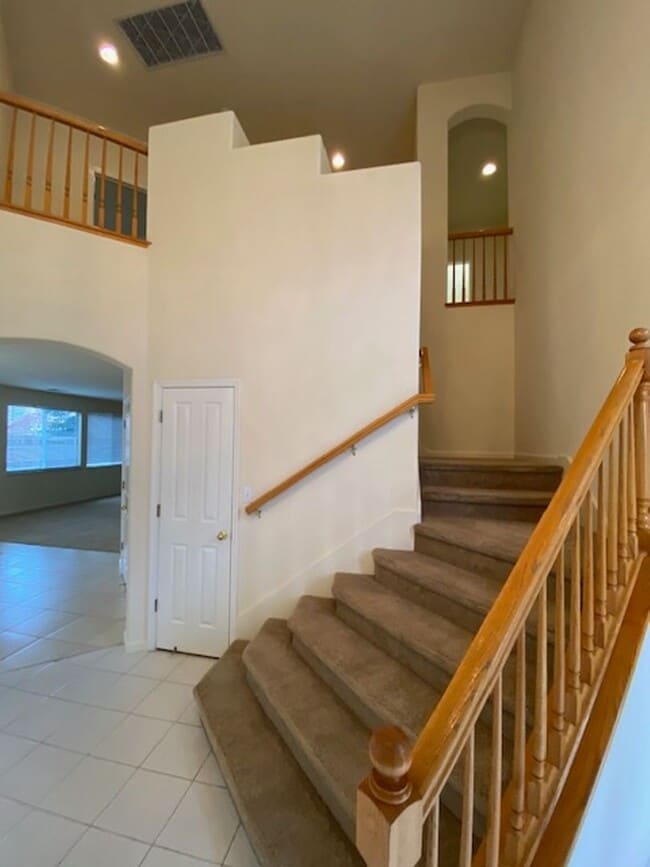 Photo - Rare Find! 5 bedroom spacious family home in a gated community Roseville.