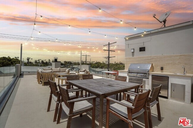 Building Photo - 1712 1/2 Abbot Kinney Blvd Rental