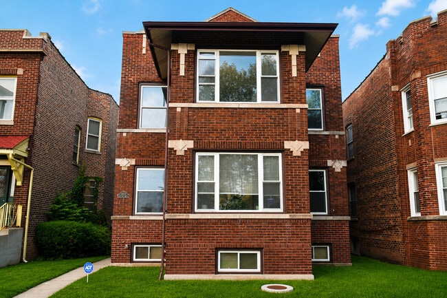 Building Photo - 10919 S King Dr