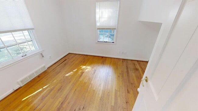 Photo - 910 Sylvan Ave