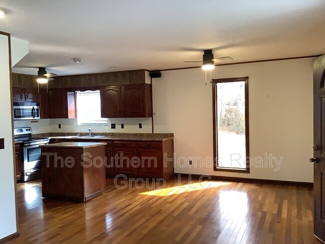 Photo - 1221 S Matlock Ave