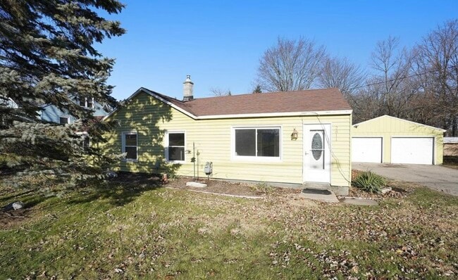 Photo - 2811 3 Mile Rd NE