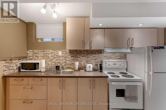 Photo - 57 Lanark Ave