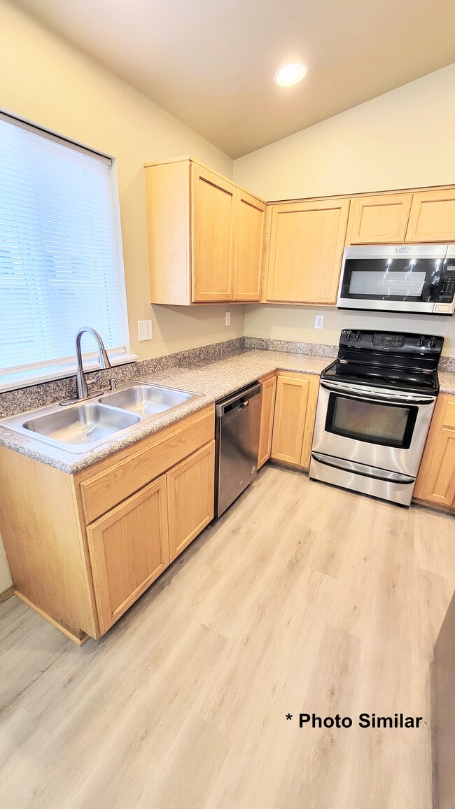 Building Photo - 213 S Dewey Ave Unit #A