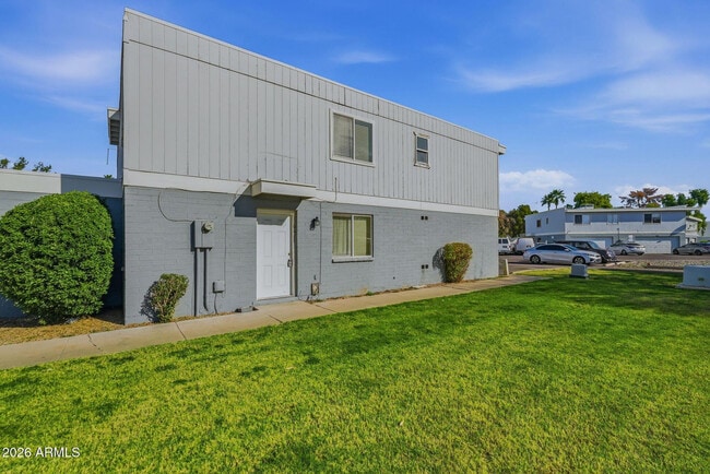 Building Photo - 6627 N 27th Ave