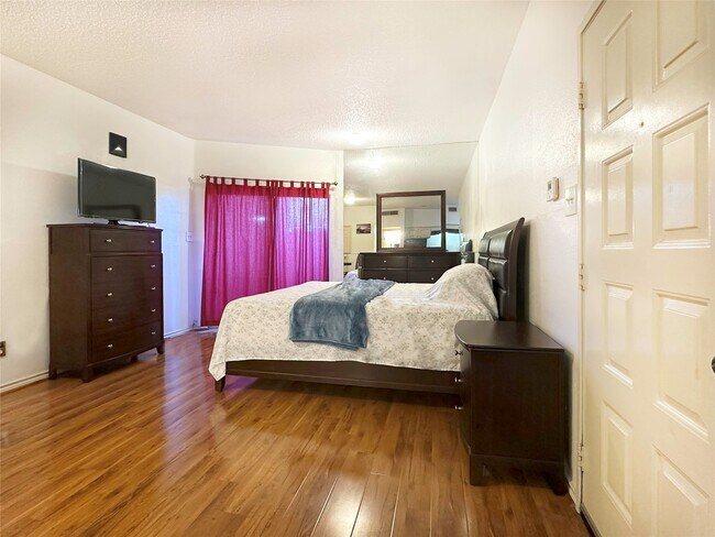 Photo - 10855 Meadowglen Ln Unit 912