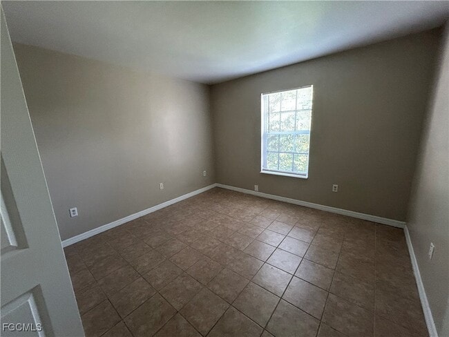 Building Photo - 211 Park Ave