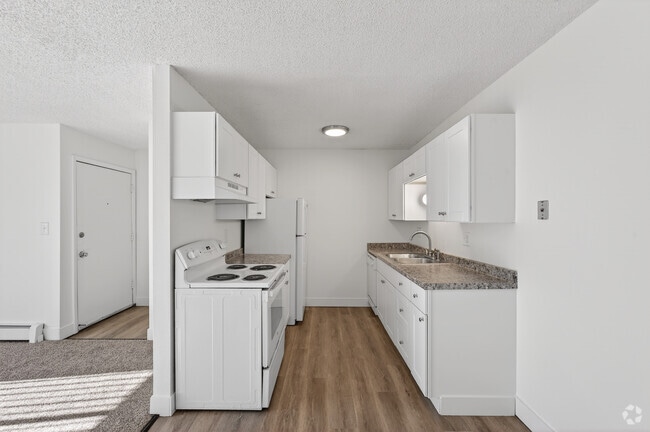 2BR, 1BA - 790SF - Kitchen - Greencrest Apartments