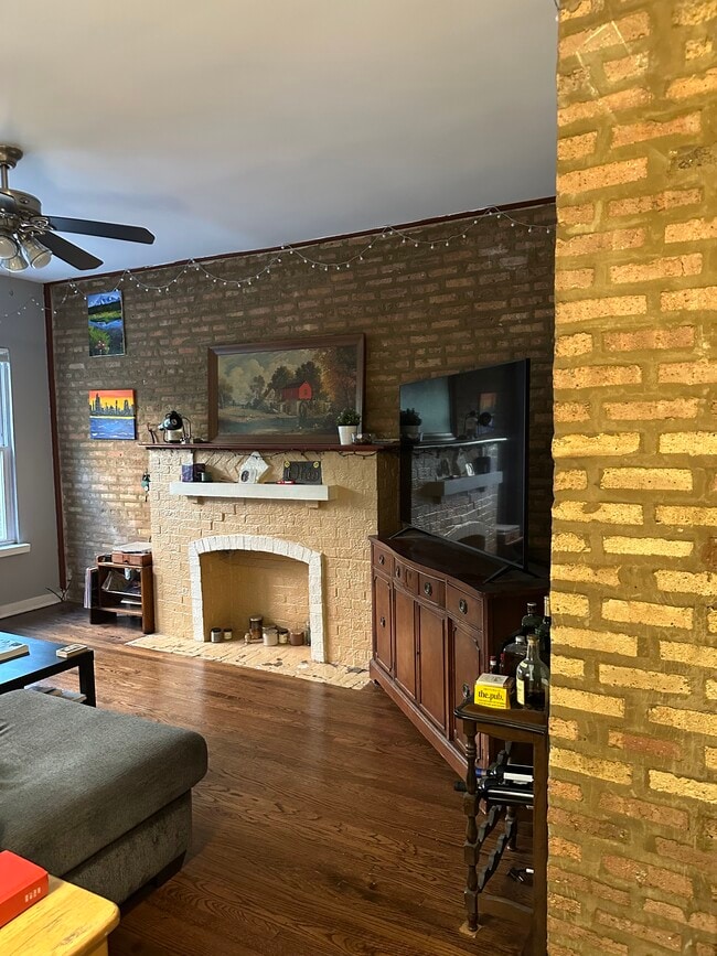 Building Photo - 6754 N Lakewood Ave Unit 1N