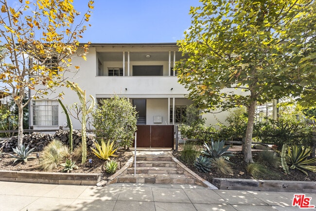Building Photo - 1807 Montana Ave Unit D
