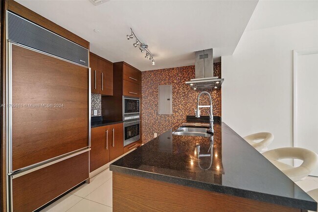 Photo - 495 Brickell Ave