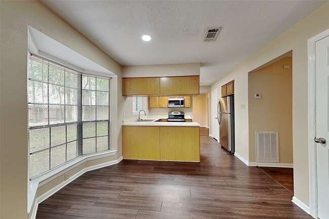 Photo - 15 Kearny Brook Pl