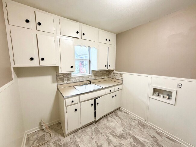 Photo - Beautiful 1 bedroom duplex in the heart of it all.