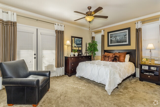 1BR, 1BA - 916SF