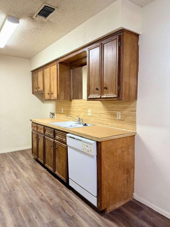 Photo - 6104 37th St