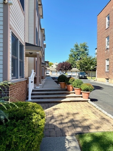 Building Photo - 18 Baldwin St Unit 2A
